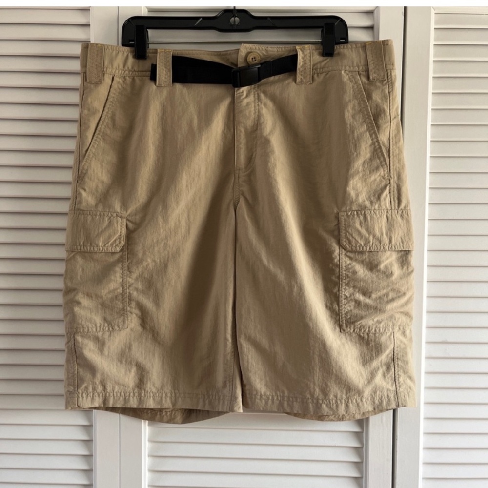 Eddie Bauer Lightweight Belted Cargo shorts. Nylon Sz 38 Khaki EUC